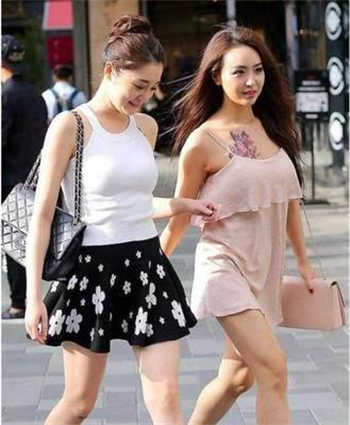 寡姐电梯门是怎么回事