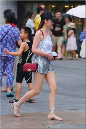 陆家嘴四季酒店 金融女