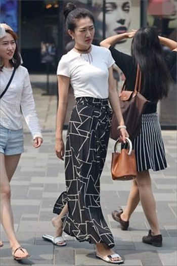 松江那里有站衔女