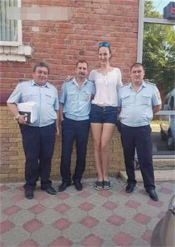 房地产女销售为了业绩
