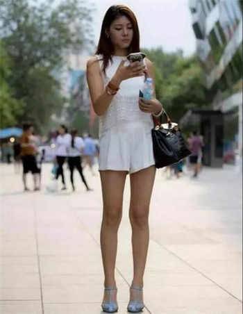 rct250外送披萨女1
