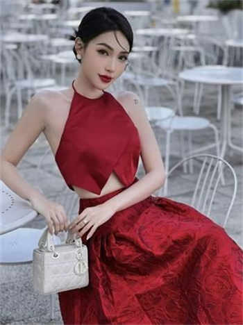 美女拉尿急图片欣赏