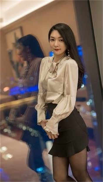男的和女的打扑克情侣