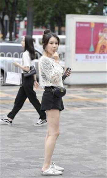 20小伙与60大妈地铁
