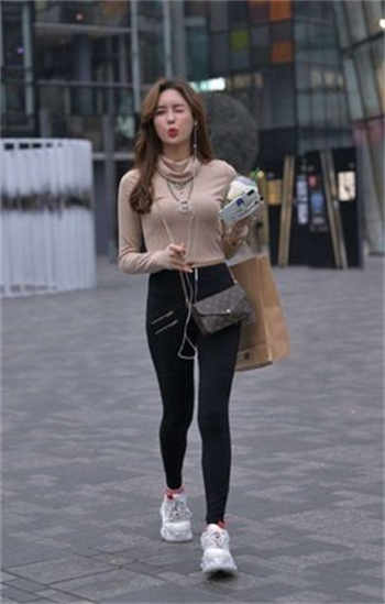 高贵女主的家用马桶奴